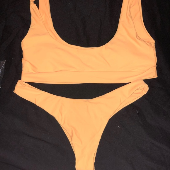 Bikini - Picture 2 of 2